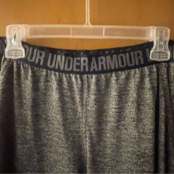 Ladies under armour capris - Picture 3 of 5